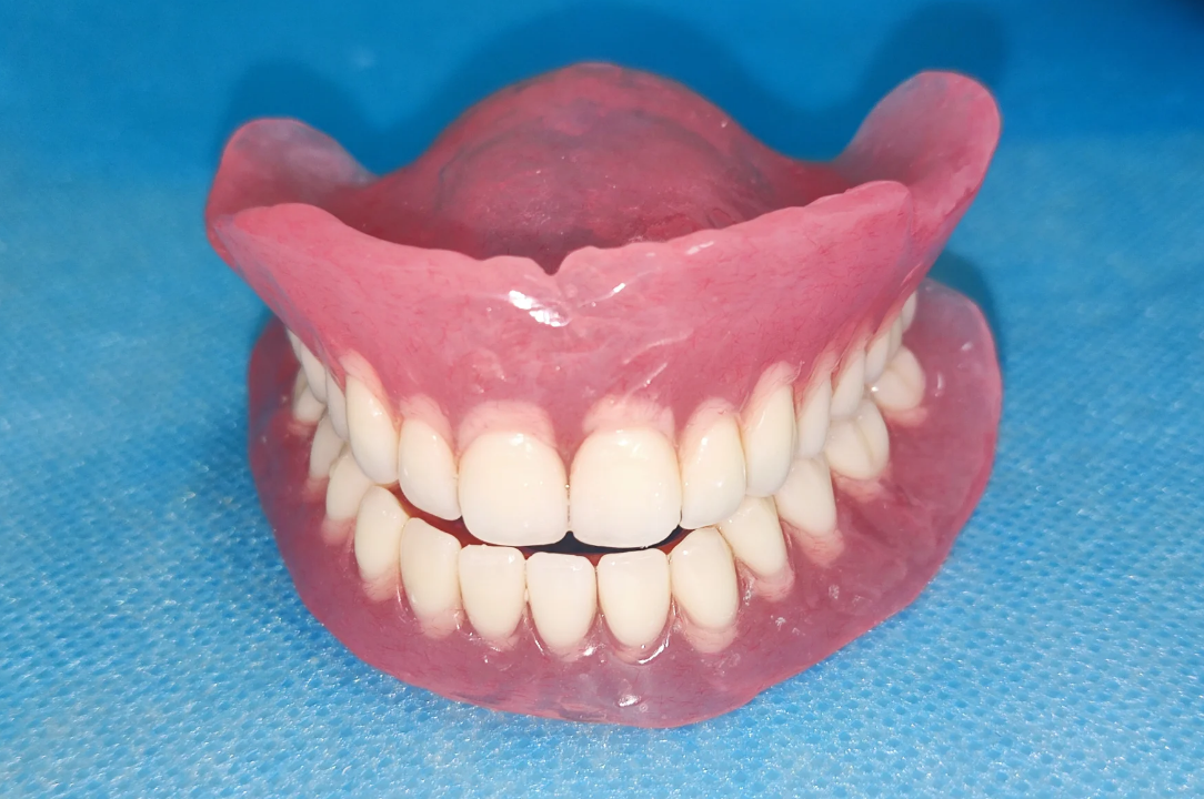 活动假牙